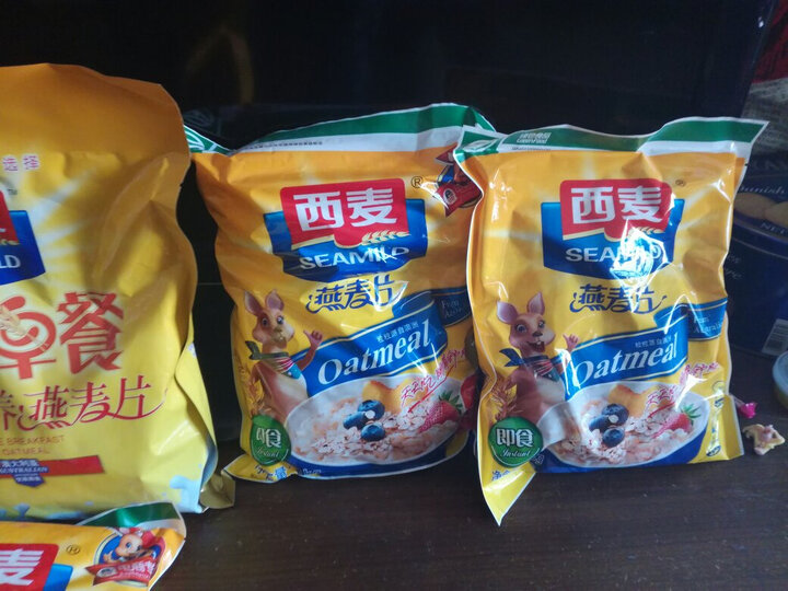 西麦燕麦片:一直吃西麦的麦片,口感好,京东的