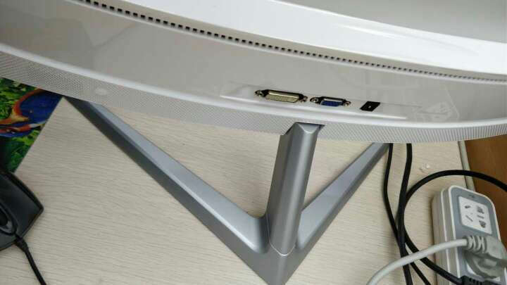 AOCC2408VW8:曲面显示器很好,快递也很快