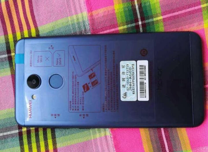 华为荣耀V9 play:总体来说性价比比较高,先说