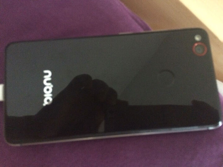 努比亚小牛5 Z11mini:就一垃圾,经常自动重启