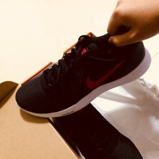 耐克908987-010:京东自营 速度就是快 早上下