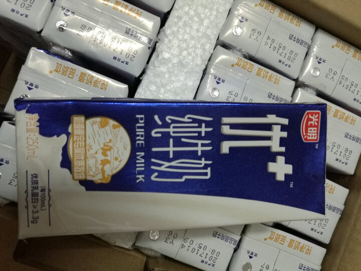光明牛奶:一直在京东上买牛奶,自营的物流有保