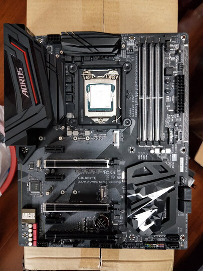 英特尔酷睿i7-8700:CPU包装烂了 不过还好没