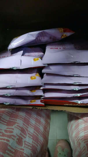 家乐氏谷兰诺拉黄桃味:旁边是我13寸的电脑,可