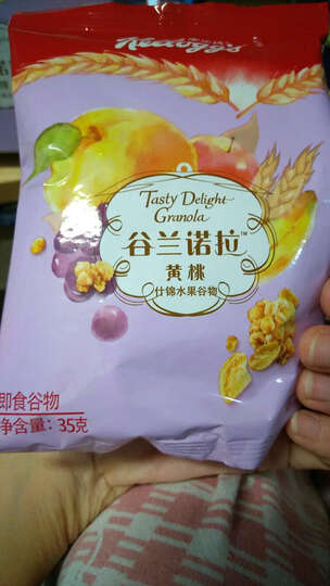 家乐氏谷兰诺拉黄桃味:旁边是我13寸的电脑,可