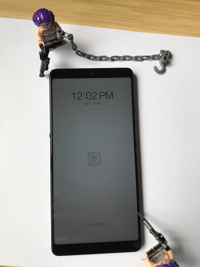 锤子坚果 Pro 2:手感比pro好,音质、拍照、流畅