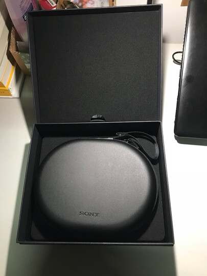 索尼WH-1000XM2:包裹简陋,就一个京东的袋