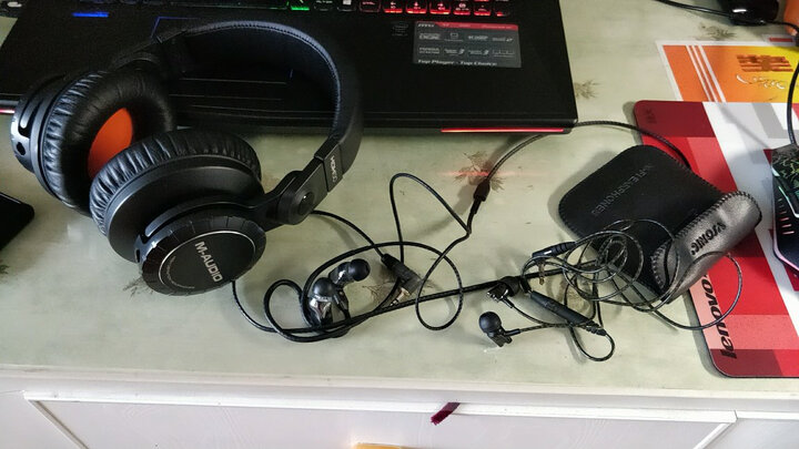 惠威M200MKIII+:副音响一开始有底噪,也就是大