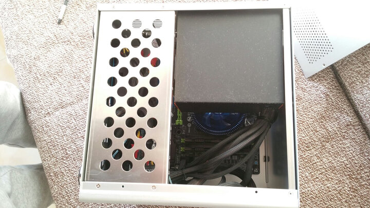 乔思伯(JONSBO)V4 银色 MINI-MATX机箱(支持MATX主板/全铝机箱/ATX电源/120MM高内散热器/260MM长内显卡) 晒单图