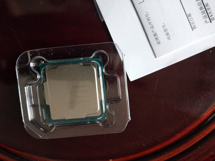 英特尔酷睿i7-8700:CPU包装烂了 不过还好没
