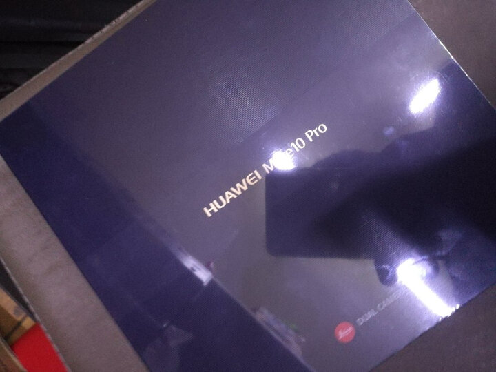 华为Mate 10 Pro:京东发货速度很快,手机包装