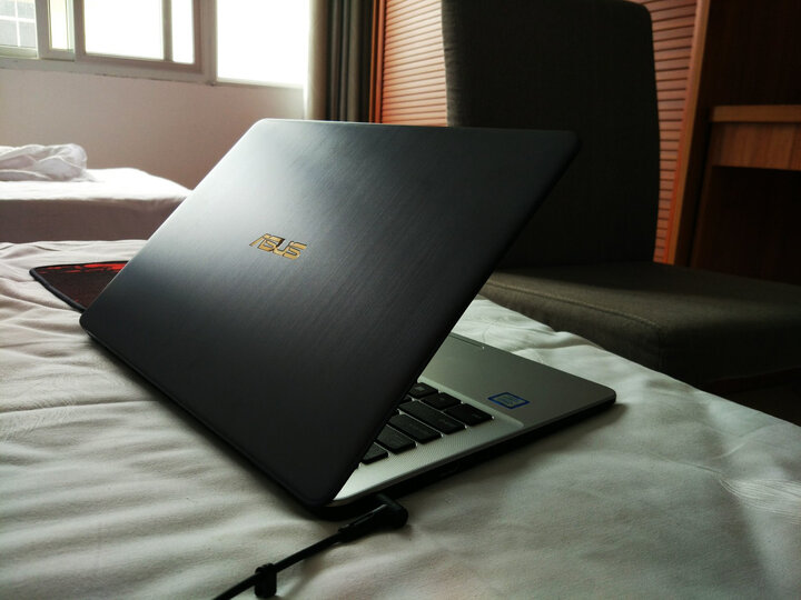 华硕(ASUS) 灵耀S 14英寸超窄边框超轻薄笔记本电脑(i7-7500U 8G 256GSSD FHD IPS)金属蓝灰(S4000) 晒单图
