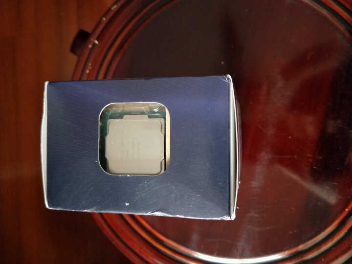 英特尔酷睿i7-8700:CPU包装烂了 不过还好没