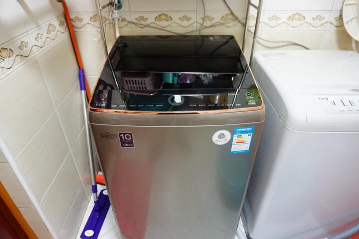 惠而浦(Whirlpool) 9公斤 DD变频直驱 波轮洗衣机 自动投放 钢化玻璃视窗 惠金色 WB90816BAS 晒单图