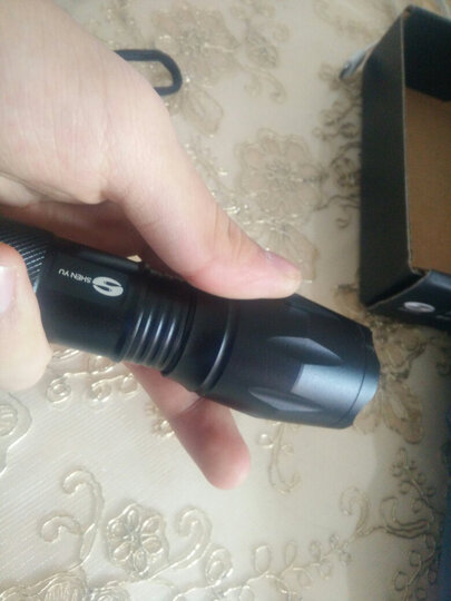 神鱼SHENYU 强光手电筒 可充电式26650家用户外LED远射王 18650电池防水迷你便携照明 1005 T6芯 一电一充18650电池 超值套装 晒单图