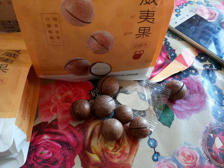 良品铺子夏威夷果:味道还可以,果不大肉有点发