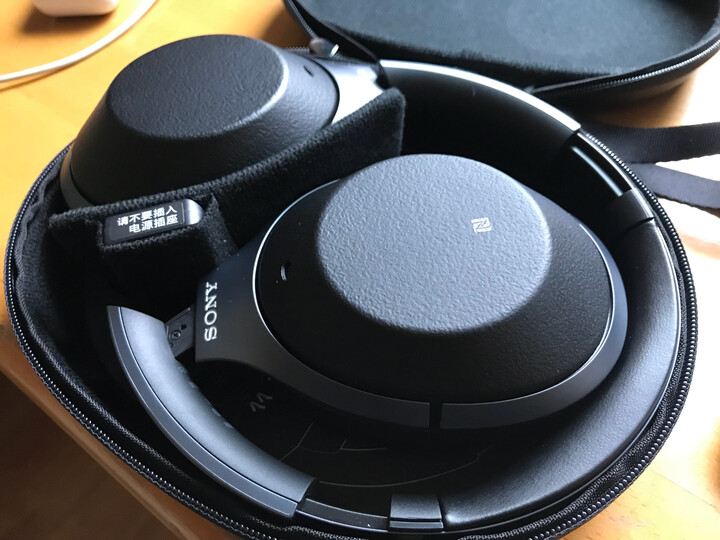 索尼WH-1000XM2:降噪效果真的很棒,跟Bose