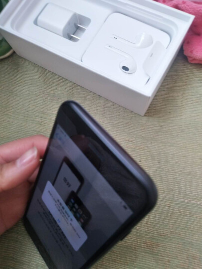 AppleiPhone7:好小。原本用的vivo。x9 脑子一