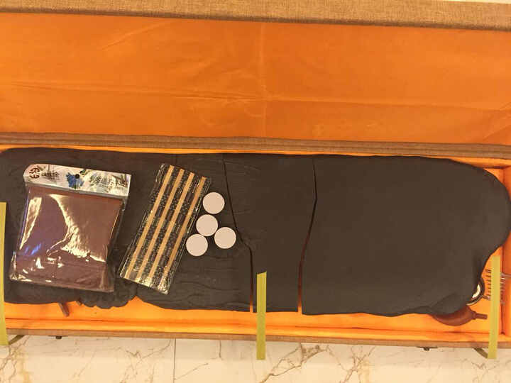 断裂。联系卖家,第二天立马补发。德邦物流到