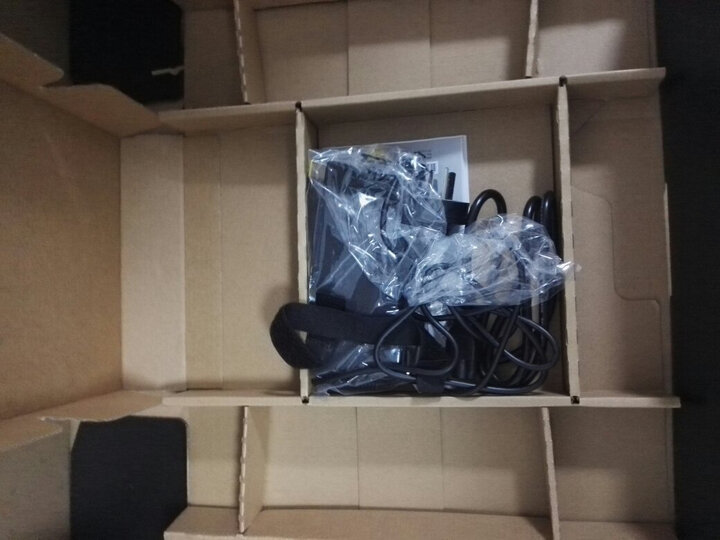 联想(Lenovo)拯救者R720 15.6英寸大屏游戏笔记本电脑(i7-7700HQ 8G 1T+128G SSD GTX1050Ti 4G IPS 黑) 晒单图
