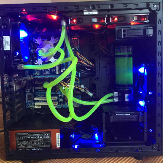 Tt（Thermaltake） Core V1 黑色 迷你机箱（分层散热/侧透面板/标配20cm风扇/双U3/支持水冷//支持长显卡） 晒单图