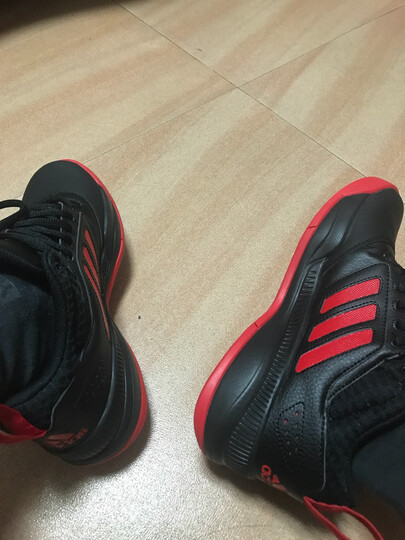 s):实物与图片描述一致。鞋子尺码偏小,平时都