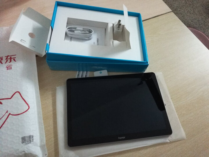 华为荣耀畅玩平板2:双十一买的,一直没有时间