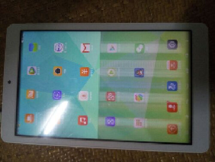 台电X80HD-双系统版:太垃圾了用了两天就花