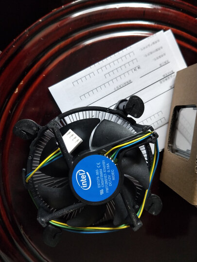 英特尔酷睿i7-8700:CPU包装烂了 不过还好没