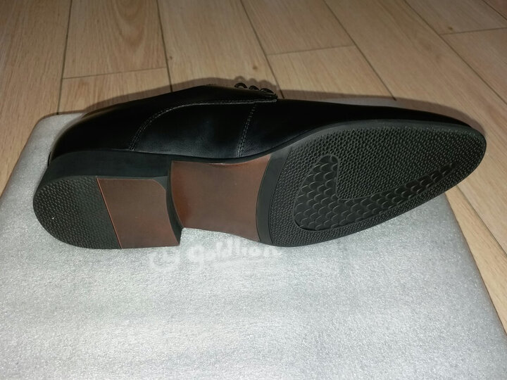 金利来正装鞋:皮质软,特别是鞋内的垫子~弹性