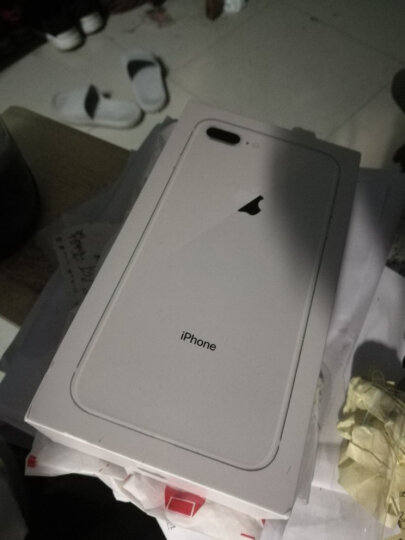 Apple:苹果八P,前后都是白色,有点iPhone4、4