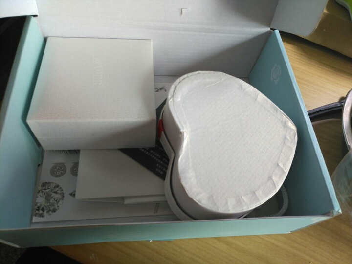 卡蒂罗(KADER):快递发货速度还可以,就是运输