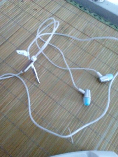 华为原装入耳式耳机:就一个盒子,耳机就扔盒子