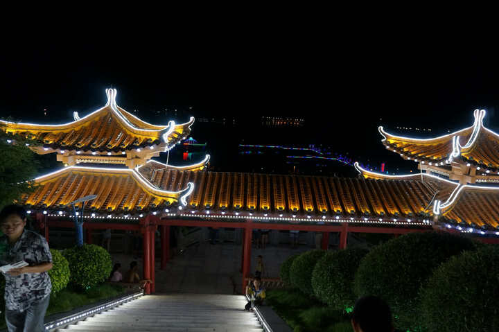 索尼(SONY) NEX-5TL 微单单镜套机 白色 (E P