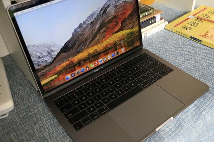 Apple MacBook Pro 13.3英寸笔记本电脑 深空灰色(2017款Core i5处理器/8GB内存/256GB硬盘 MPXT2CH/A) 晒单图