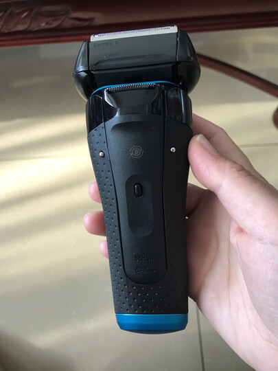 博朗5系5040S剃须刀:老公说非常好用,刀头快