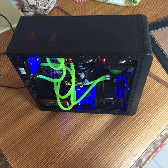 Tt（Thermaltake） Core V1 黑色 迷你机箱（分层散热/侧透面板/标配20cm风扇/双U3/支持水冷//支持长显卡） 晒单图