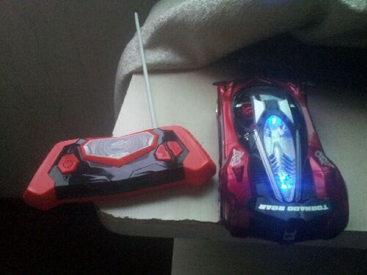 AULDEY 奥迪双钻《 雷速登闪电冲线3》 无极变速遥控玩具车 飓风闪电 1:20高端版 298020S--比较之前买的闪电冲线