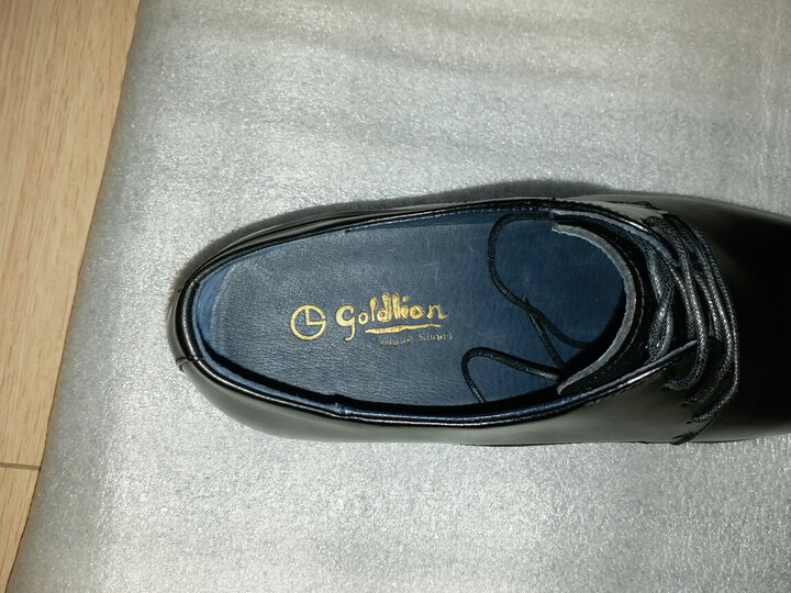 金利来正装鞋:皮质软,特别是鞋内的垫子~弹性