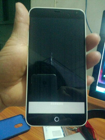 魅族魅蓝note:用了不到半年,屏幕半截黑屏,找售