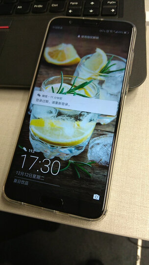 华为荣耀V10:拿到手里很舒服,手感,重量都刚刚
