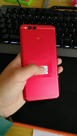 华为荣耀7X:昨天抢的 今早到 京东快递真快 红