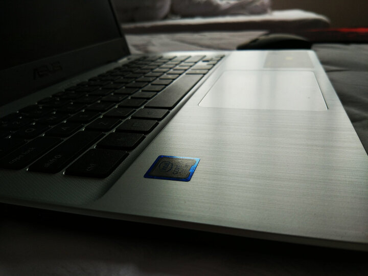 华硕(ASUS) 灵耀S 14英寸超窄边框超轻薄笔记本电脑(i7-7500U 8G 256GSSD FHD IPS)金属蓝灰(S4000) 晒单图