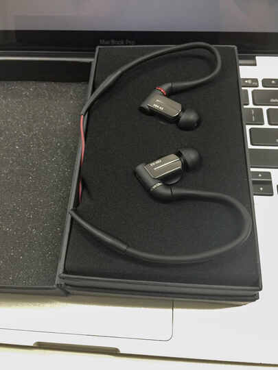 索尼XBA-A3:耳机拿到开始听了会渡口和加州