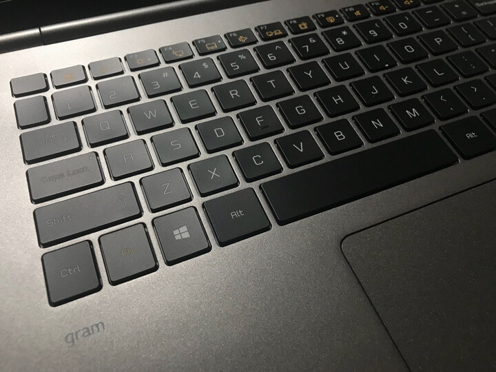 LG gram14 14Z970-G.AA76C 轻薄 长续航 窄边框(14英寸 i7-7500U 8G 512GB SSD FHD IPS Win10)白色 晒单图