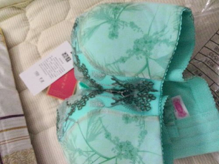 梦咏 睫毛蕾丝边上薄下厚<em>文胸</em> 聚拢调整型内衣