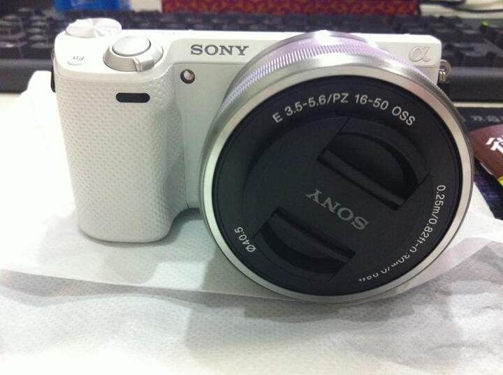 索尼(SONY) NEX-5TL 微单单镜套机 白色 (E P