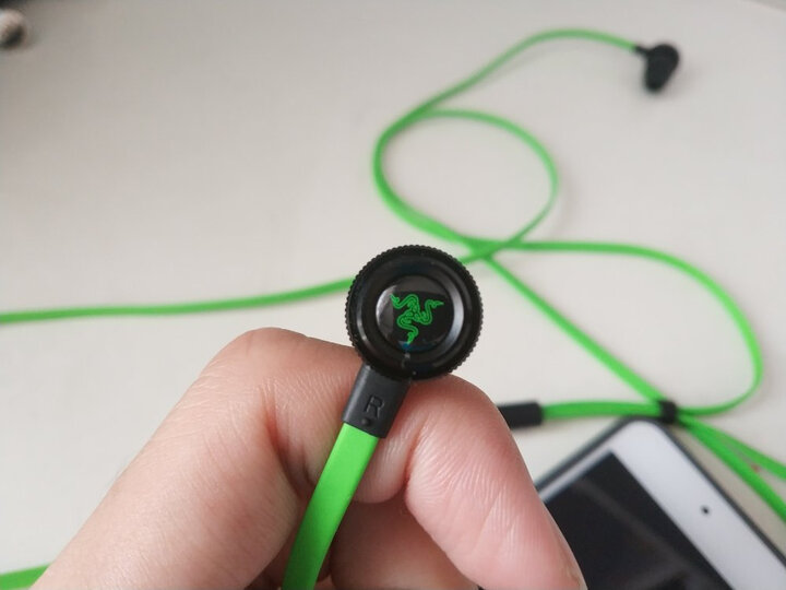 雷蛇(Razer)战锤狂鲨V2 入耳式耳塞 电竞耳机 电脑手机耳机 游戏耳机 吃鸡耳机 带收纳包 晒单图