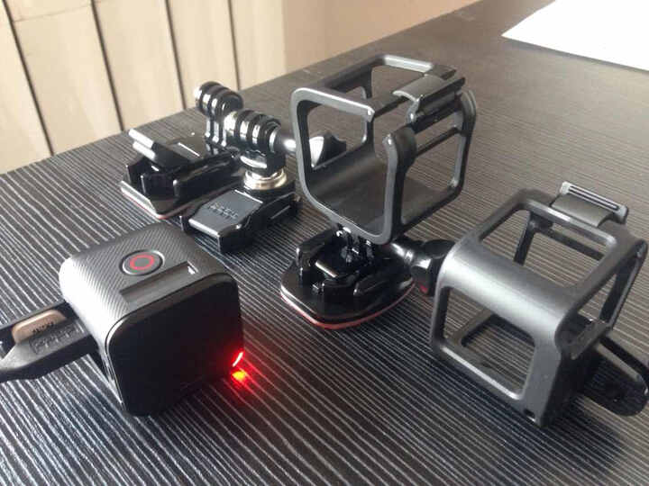 GoProHERO 4 SESSION: 小黑狗wifi联机比较