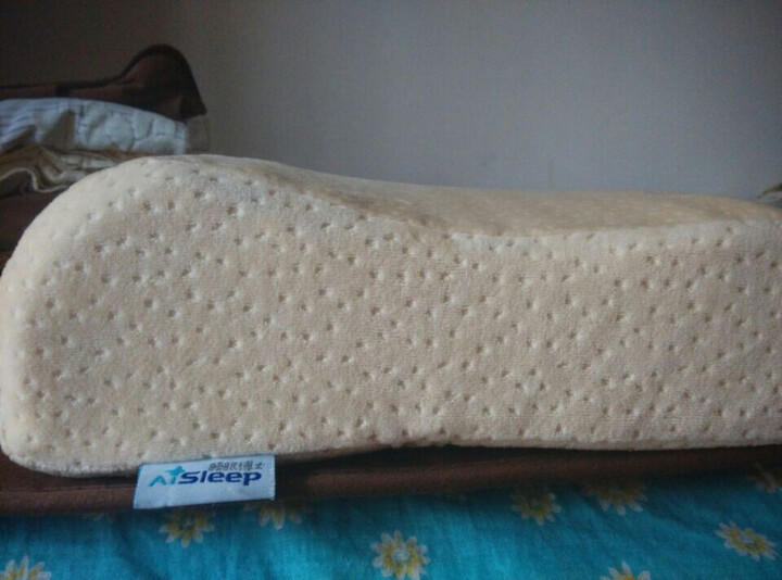 p睡眠博士 全方位蝶形慢回弹颈椎保健护颈枕头